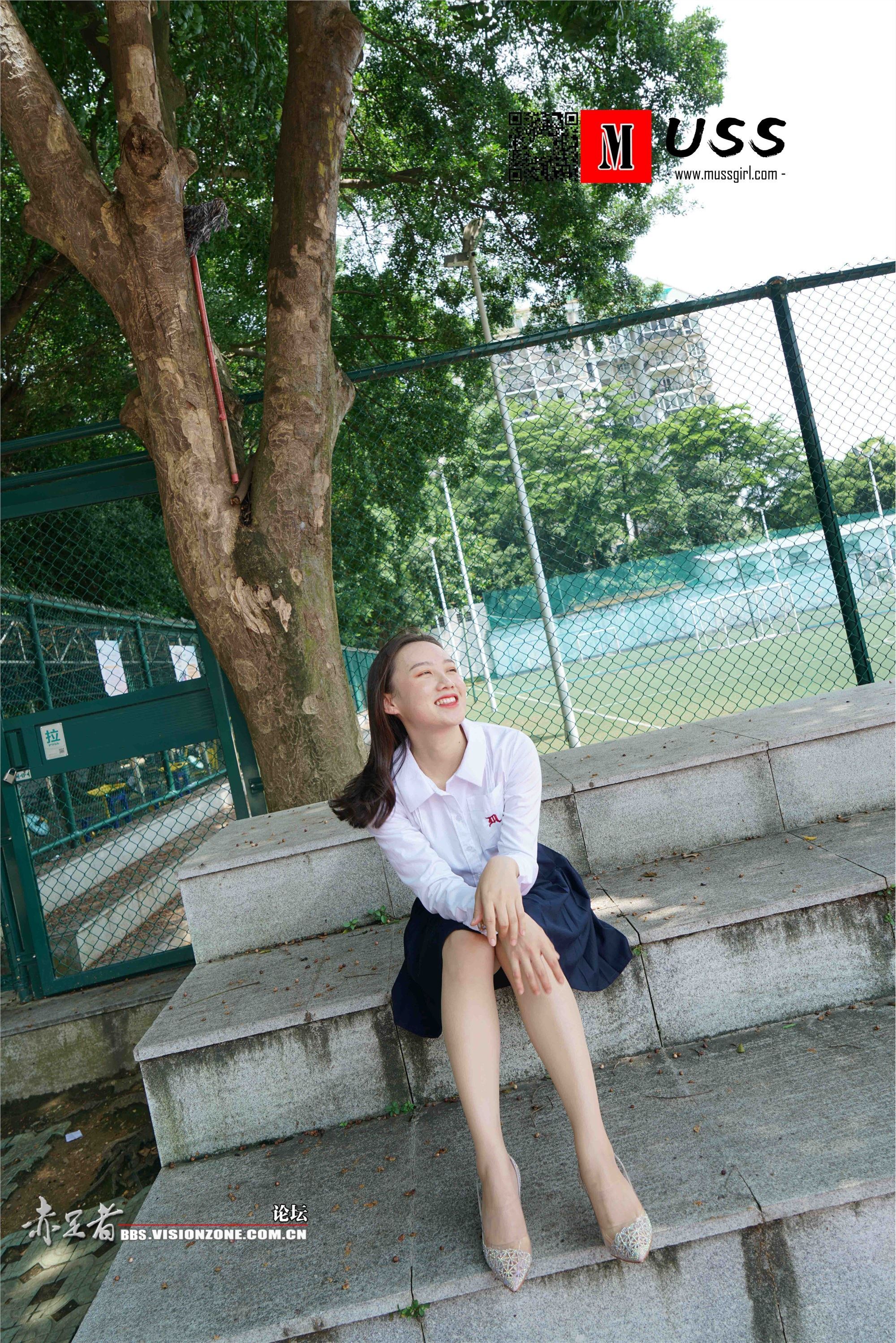 MussGirl慕丝女郎  NO.073 美女老师红红的超薄丝袜嫩足